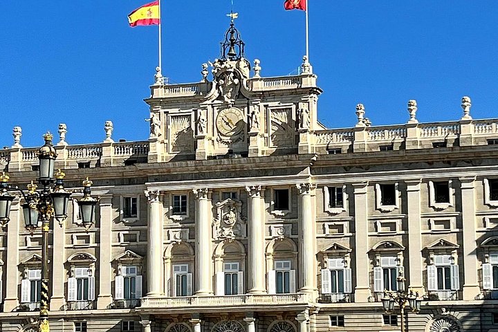 Visite guidée exclusive à pied du vieux Madrid, présentant des sites comme le Palais Royal et la Plaza Mayor, photo 44 | wizardtrip