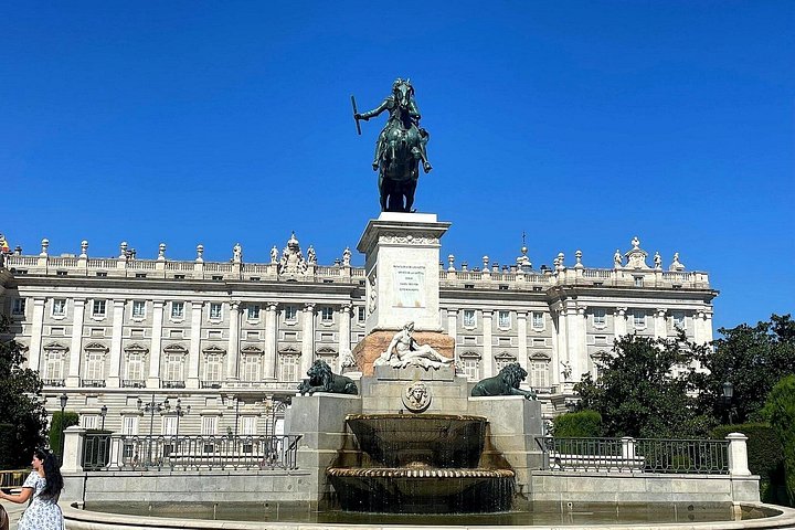 Visite guidée exclusive à pied du vieux Madrid, présentant des sites comme le Palais Royal et la Plaza Mayor, photo 47 | wizardtrip