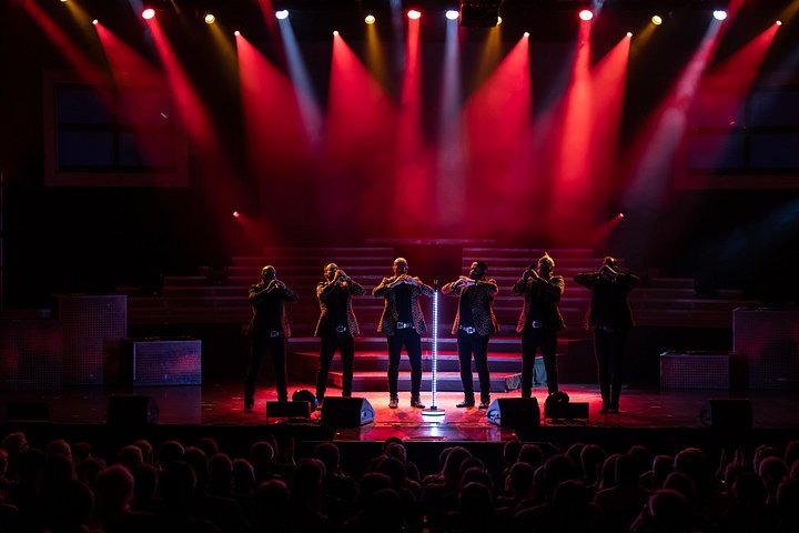 SIX est un groupe vocal composé de six frères se produisant à Branson, Missouri, photo 6 | wizardtrip