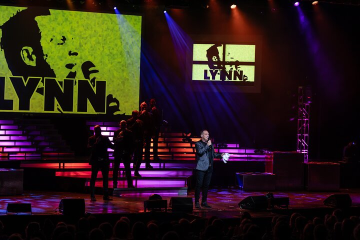 SIX est un groupe vocal composé de six frères se produisant à Branson, Missouri, photo 7 | wizardtrip