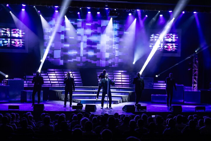 SIX est un groupe vocal composé de six frères se produisant à Branson, Missouri, photo 13 | wizardtrip