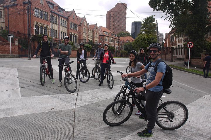 Verken de levendige straten en cultuur van Bogotá tijdens een begeleide fietstour, bezoek markten, straatkunst en historische bezienswaardigheden, foto 6 | wizardtrip