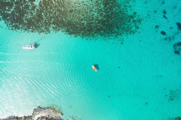 Privat båttur som utforskar Maltas Blue Lagoon, Crystal Lagoon och Comino, foto 5 | wizardtrip
