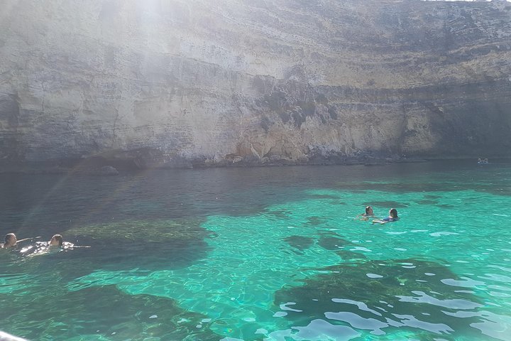Privat båttur som utforskar Maltas Blue Lagoon, Crystal Lagoon och Comino, foto 11 | wizardtrip