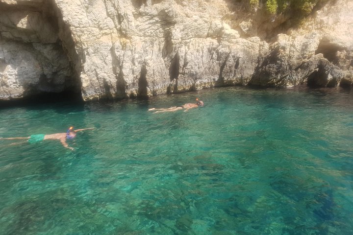 Privat båttur som utforskar Maltas Blue Lagoon, Crystal Lagoon och Comino, foto 17 | wizardtrip