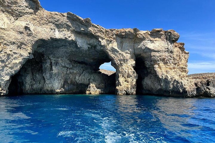 Privat båttur som utforskar Maltas Blue Lagoon, Crystal Lagoon och Comino, foto 24 | wizardtrip