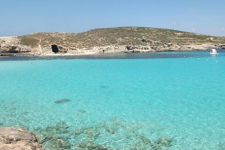 Tour privato in barca alla scoperta delle acque cristalline della Laguna Blu di Malta, Comino e Gozo, foto 5 | wizardtrip