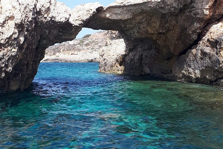 Tour privato in barca alla scoperta delle acque cristalline della Laguna Blu di Malta, Comino e Gozo, foto 7 | wizardtrip