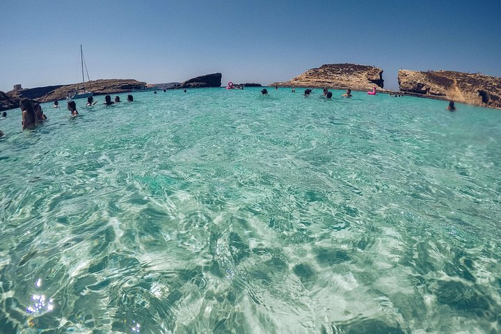 Tour privato in barca alla scoperta delle acque cristalline della Laguna Blu di Malta, Comino e Gozo, foto 16 | wizardtrip