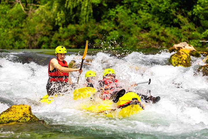 Riverrafting-eventyr på Cetina-floden i Kroatien, der byder på spændende strømfald og fantastiske kløftudsigter, foto 12 | wizardtrip