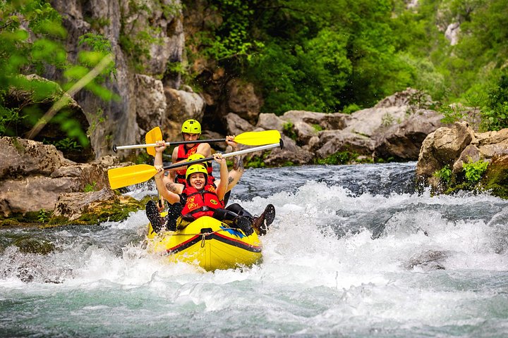 Riverrafting-eventyr på Cetina-floden i Kroatien, der byder på spændende strømfald og fantastiske kløftudsigter, foto 13 | wizardtrip