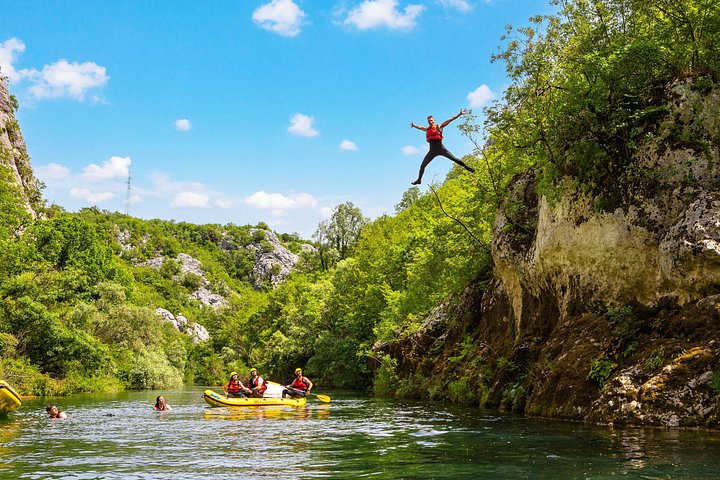 Riverrafting-eventyr på Cetina-floden i Kroatien, der byder på spændende strømfald og fantastiske kløftudsigter, foto 14 | wizardtrip