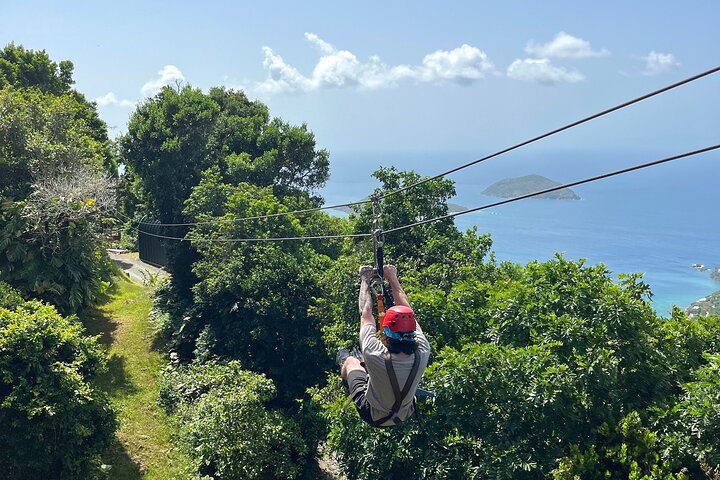 Ervaar spannende ziplining door het regenwoud van St. Thomas met een prachtig uitzicht op de oceaan, foto 7 | wizardtrip
