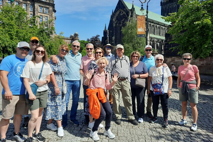 En guidet byvandring som utforsker det historiske sentrum av Glasgow, Skottland, med fokus på viktige landemerker og lokale historier, foto 7 | wizardtrip