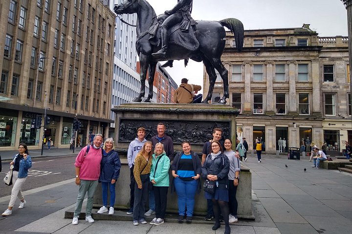 En guidet byvandring som utforsker det historiske sentrum av Glasgow, Skottland, med fokus på viktige landemerker og lokale historier, foto 14 | wizardtrip