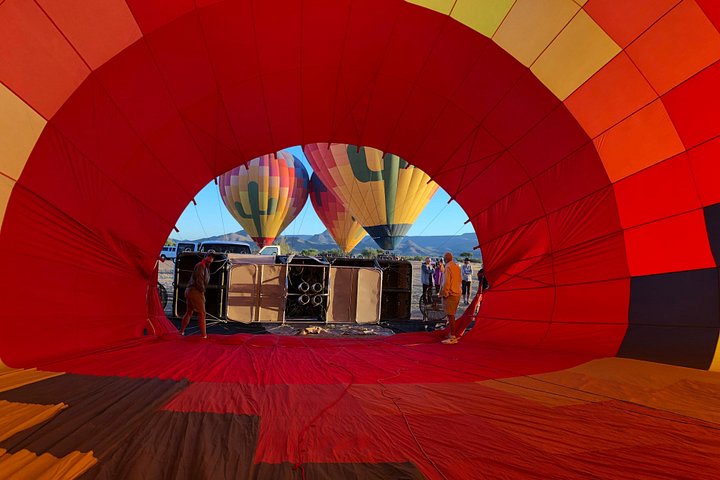 Passeio de balão de ar quente ao nascer do sol sobre o Deserto de Sonora perto de Phoenix, Arizona, foto 8 | wizardtrip