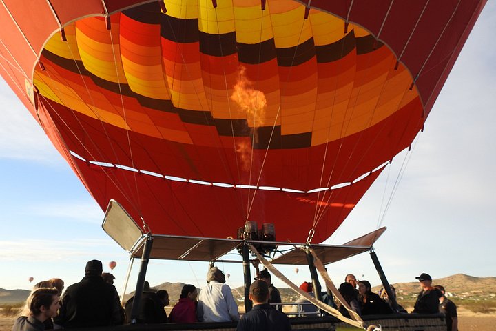 Passeio de balão de ar quente ao nascer do sol sobre o Deserto de Sonora perto de Phoenix, Arizona, foto 13 | wizardtrip