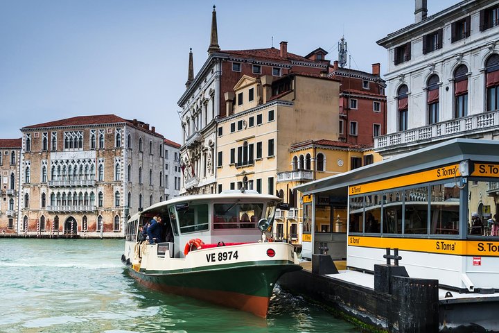 Una pintoresca excursión de un día a Venecia desde Roma en tren de alta velocidad, con canales, puentes y hora feliz, foto 10 | wizardtrip