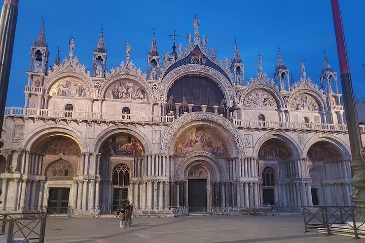 Una pintoresca excursión de un día a Venecia desde Roma en tren de alta velocidad, con canales, puentes y hora feliz, foto 19 | wizardtrip