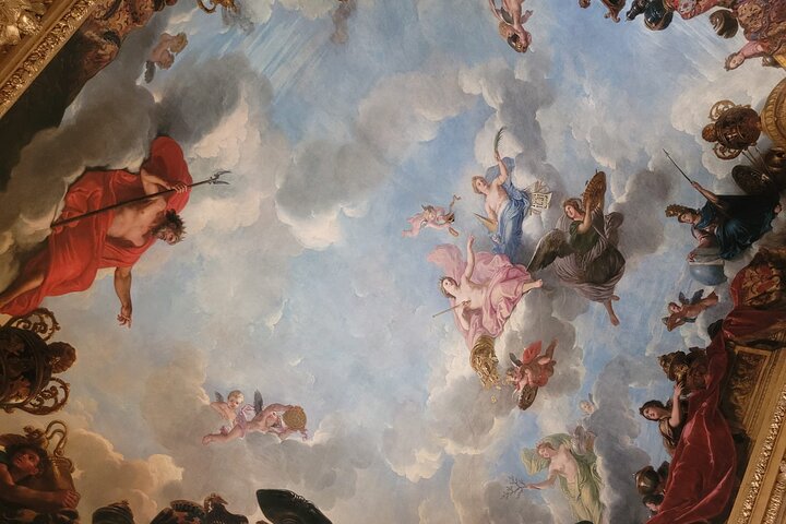 Guided tour of the Palace of Versailles, France, showcasing its opulent interiors and gardens, photo 10 | wizardtrip