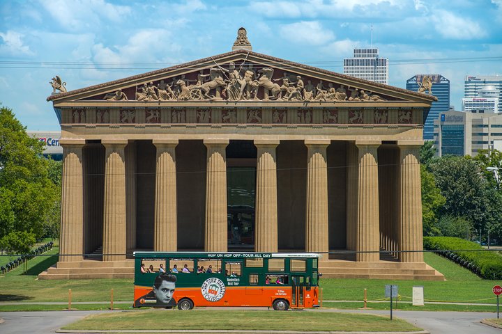 Recorrido en tranvía Hop-On Hop-Off de Nashville mostrando monumentos de la ciudad y el tranvía, foto 9 | wizardtrip