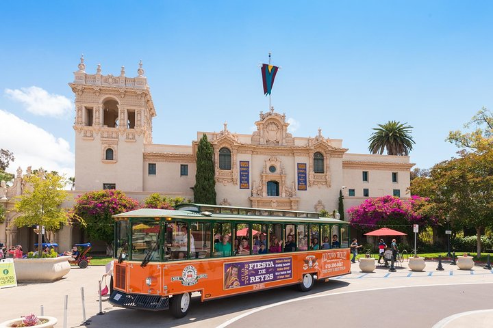 Hop-on hop-off trolley tour exploring San Diego's landmarks and attractions, photo 6 | wizardtrip