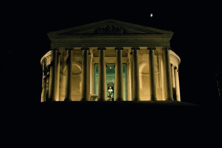 Night tour of Washington DC monuments by trolley, including the White House and Lincoln Memorial, photo 6 | wizardtrip