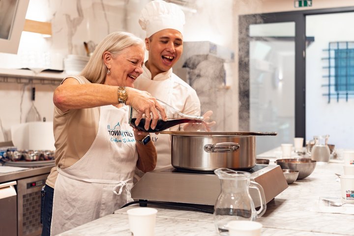 Florence Cooking Class: Lasagna, Tiramisu & Market or Pasta Class | wizardtrip