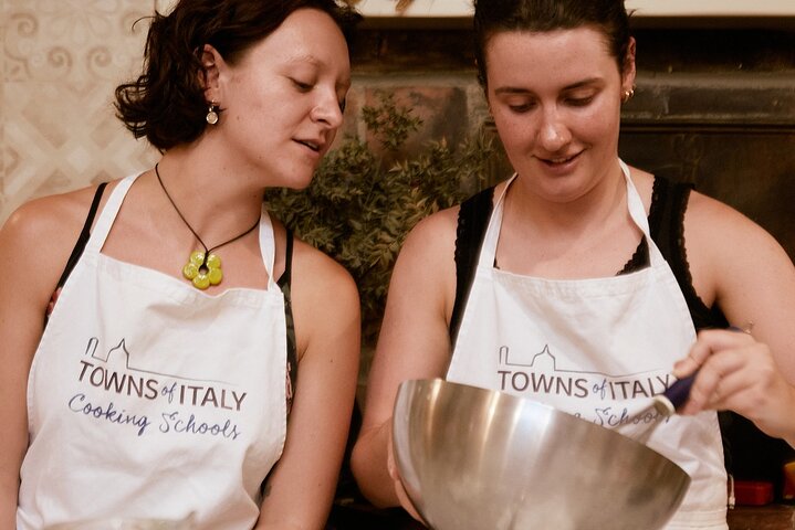 Authentic Italian cooking class in Florence, learning to make pasta, lasagna, and tiramisu, photo 17 | wizardtrip