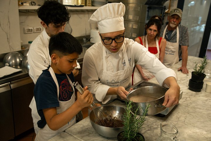 Florence Pizza Making Class with Unlimited Gelato & Wine | wizardtrip