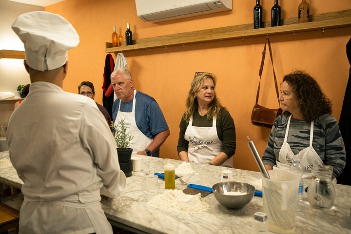 Aula prática de pizza e gelato em Florença com um chef local, incluindo vinho e gelato à vontade, foto 9 | wizardtrip