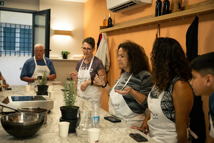 Aula prática de pizza e gelato em Florença com um chef local, incluindo vinho e gelato à vontade, foto 15 | wizardtrip