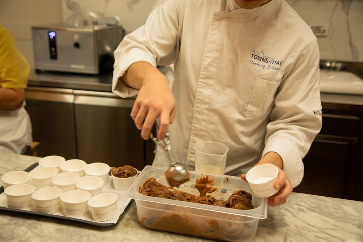 Aula prática de pizza e gelato em Florença com um chef local, incluindo vinho e gelato à vontade, foto 20 | wizardtrip