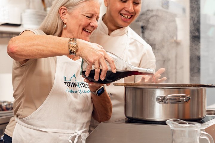 Hands-on Italian cooking class in Florence, learning pasta making or lasagna preparation with wine, photo 6 | wizardtrip