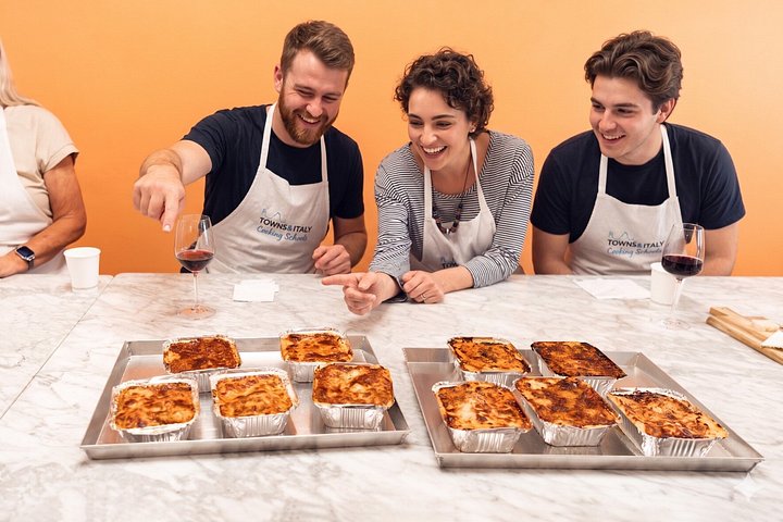 Hands-on Italian cooking class in Florence, learning pasta making or lasagna preparation with wine, photo 12 | wizardtrip