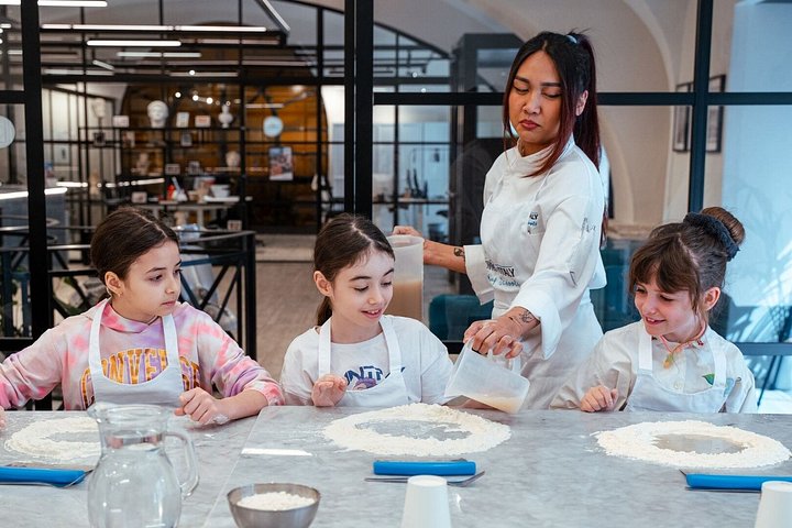Rome Pizza or Pasta Cooking Class Gelato Tasting & Unlimited Wine | wizardtrip