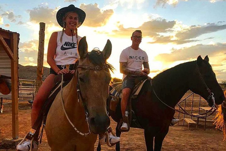 Goditi un giro a cavallo al tramonto nel deserto del selvaggio West vicino a Las Vegas, con cena da cowboy, foto 6 | wizardtrip
