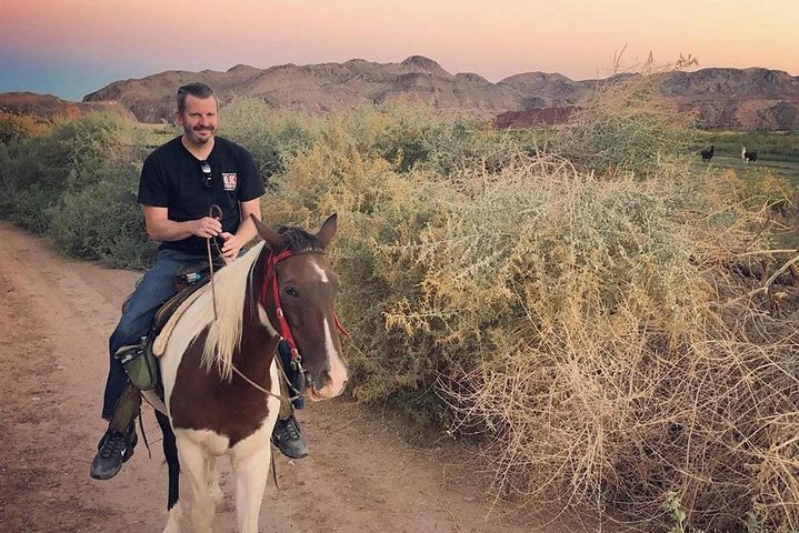 Goditi un giro a cavallo al tramonto nel deserto del selvaggio West vicino a Las Vegas, con cena da cowboy, foto 10 | wizardtrip