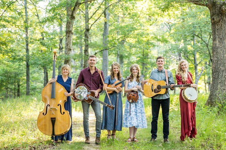 The Petersens au Little Opry Theatre à Branson | wizardtrip