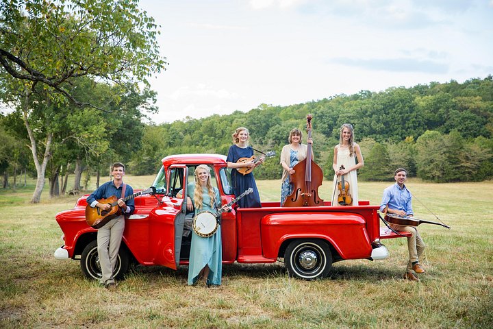 The Petersens framför amerikansk rootsmusik live på The Little Opry Theatre i Branson, foto 6 | wizardtrip