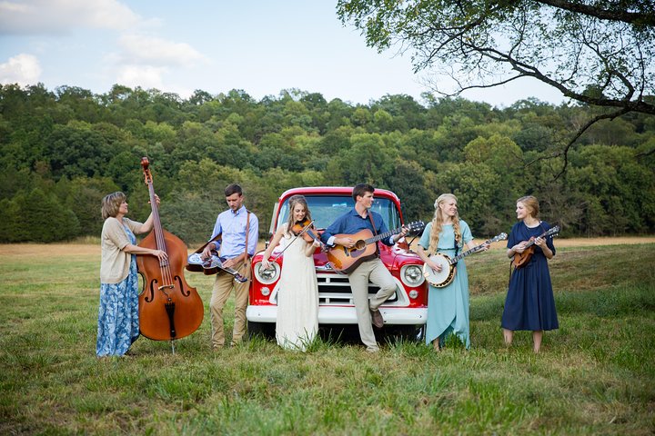 The Petersens framför amerikansk rootsmusik live på The Little Opry Theatre i Branson, foto 8 | wizardtrip