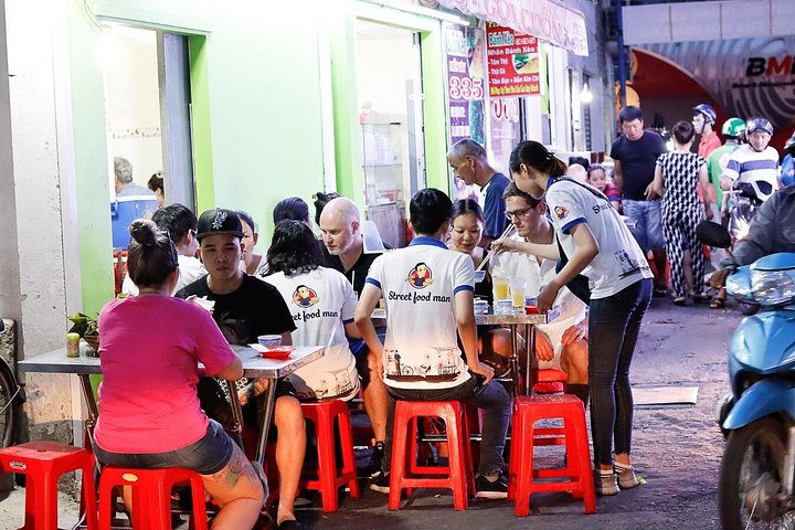 Ho-Chi-Minh-Stadt Street Food Tour mit dem Motorrad bei Nacht, mit lokalen Gerichten und Stadtansichten, Foto 40 | wizardtrip