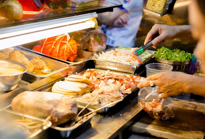 Private Street Food Evening Walking Tour in Ho Chi Minh City | wizardtrip