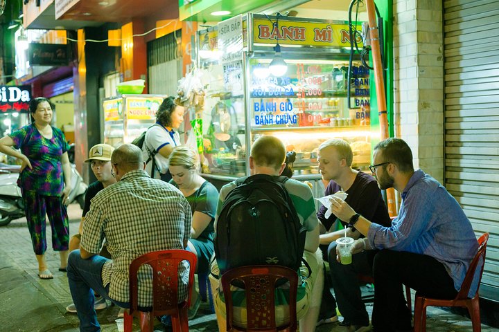 Street food tour in Ho Chi Minh City met lokale gids, met diverse Vietnamese gerechten en levendige avondmarkten, foto 14 | wizardtrip