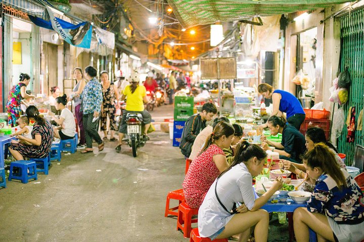 Street food tour in Ho Chi Minh City met lokale gids, met diverse Vietnamese gerechten en levendige avondmarkten, foto 21 | wizardtrip