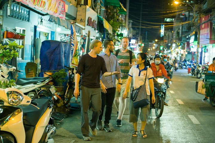 Street food tour in Ho Chi Minh City met lokale gids, met diverse Vietnamese gerechten en levendige avondmarkten, foto 25 | wizardtrip