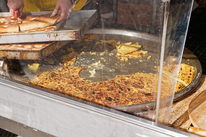 Visite gastronomique de Gênes dégustant des spécialités locales comme le pesto et la focaccia avec un guide, photo 17 | wizardtrip