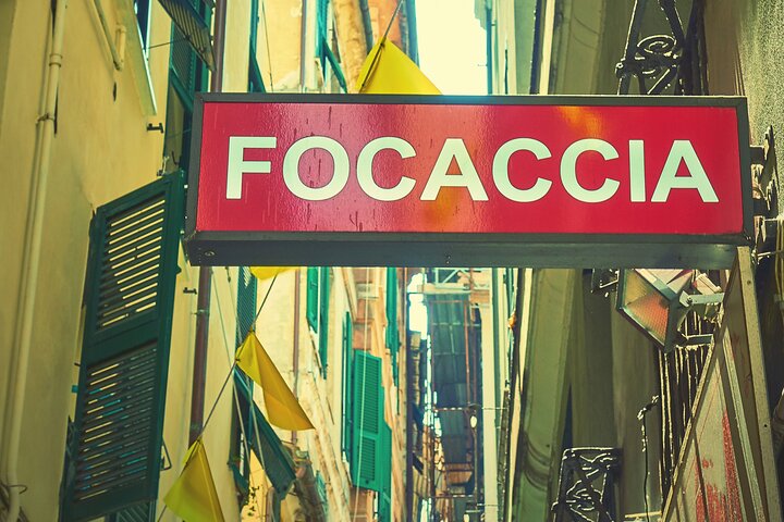 Visite gastronomique de Gênes dégustant des spécialités locales comme le pesto et la focaccia avec un guide, photo 20 | wizardtrip