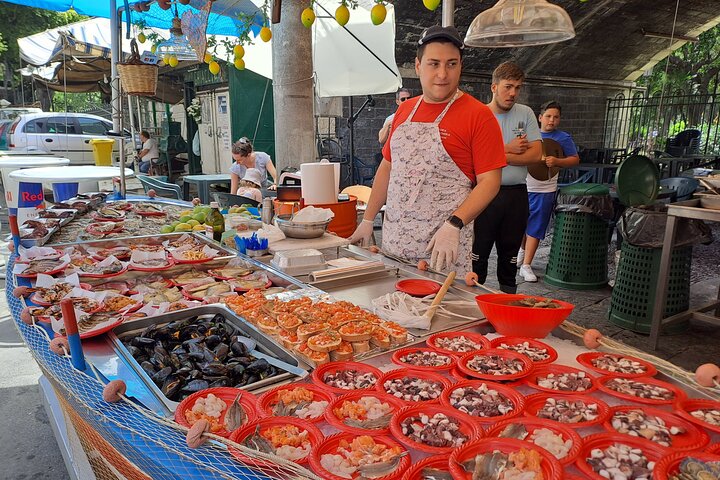 En guidad street food-tur i Catania, Italien, som visar lokala delikatesser och livliga stadsscener, foto 9 | wizardtrip