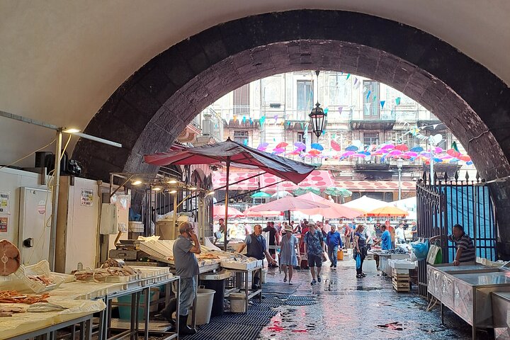 En guidad street food-tur i Catania, Italien, som visar lokala delikatesser och livliga stadsscener, foto 10 | wizardtrip